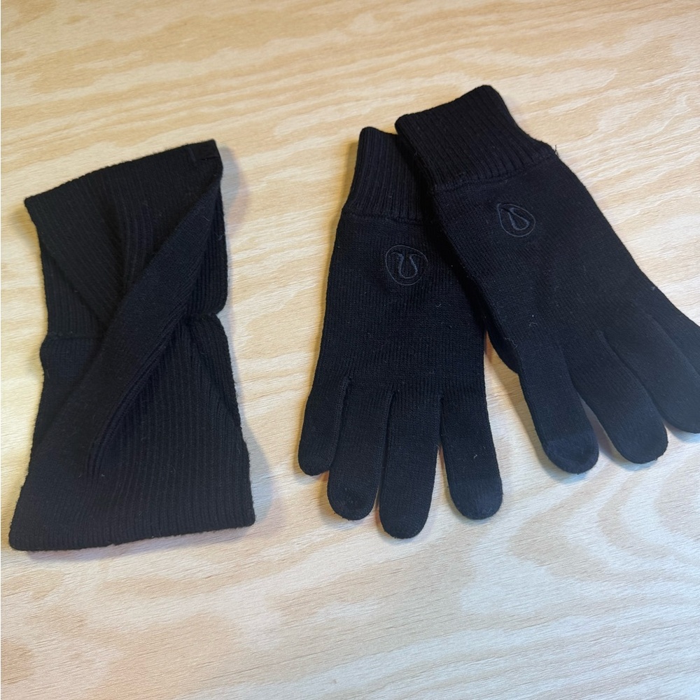 LULULEMON - Warm Revelation Gloves
LULULEMON - Twisted Bliss Ear Warmer Headband